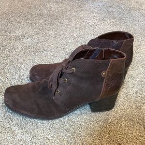 Brown Naturalizer booties